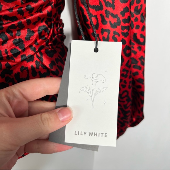 Lily White Red & Black Leopard Animal Print Faux Wrap V-Neck Blouse Small S NWT - Picture 5 of 5